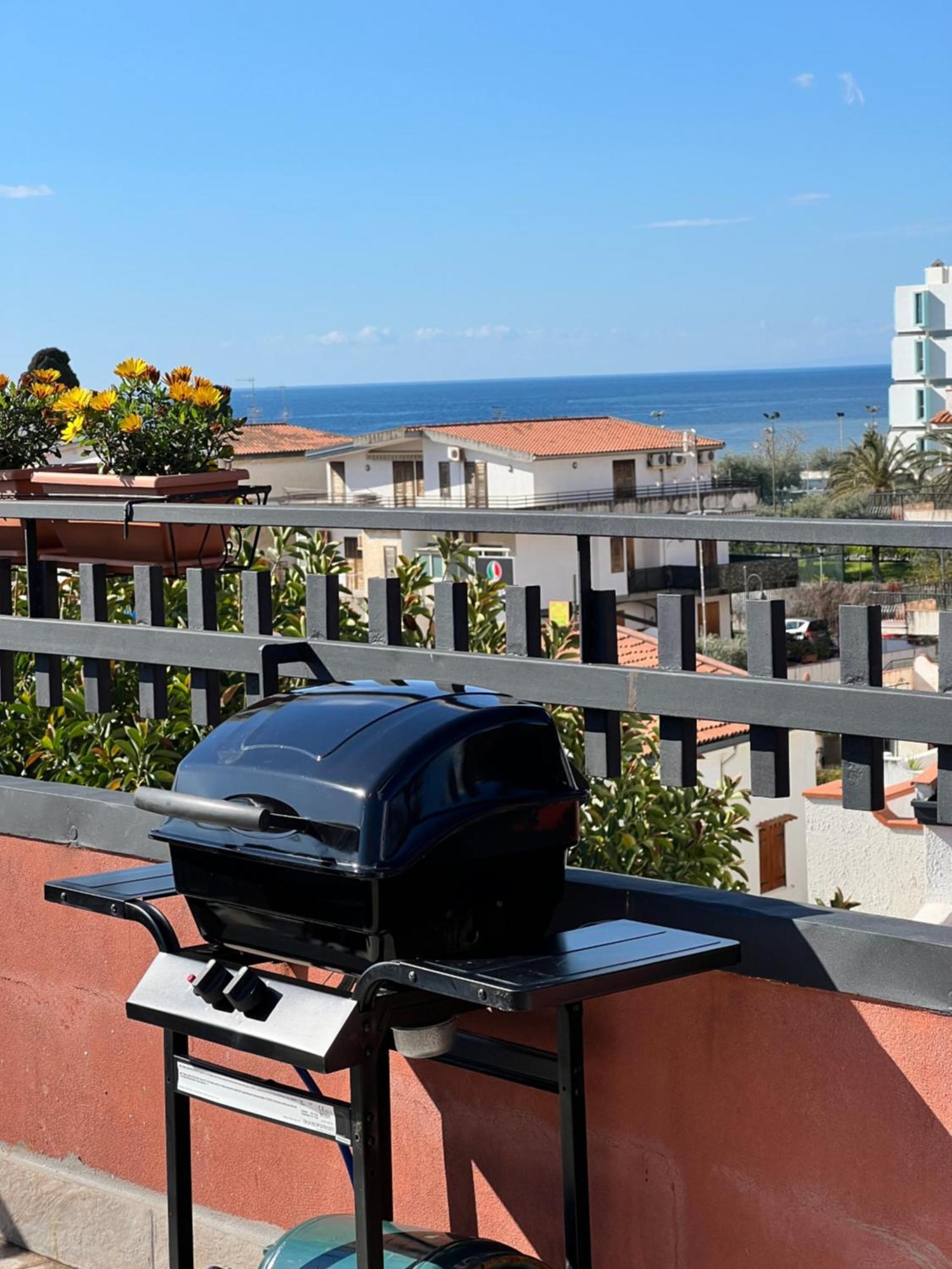 Sea View 2 Bedroom Vacation Apartment Giardini-Naxos Exterior foto